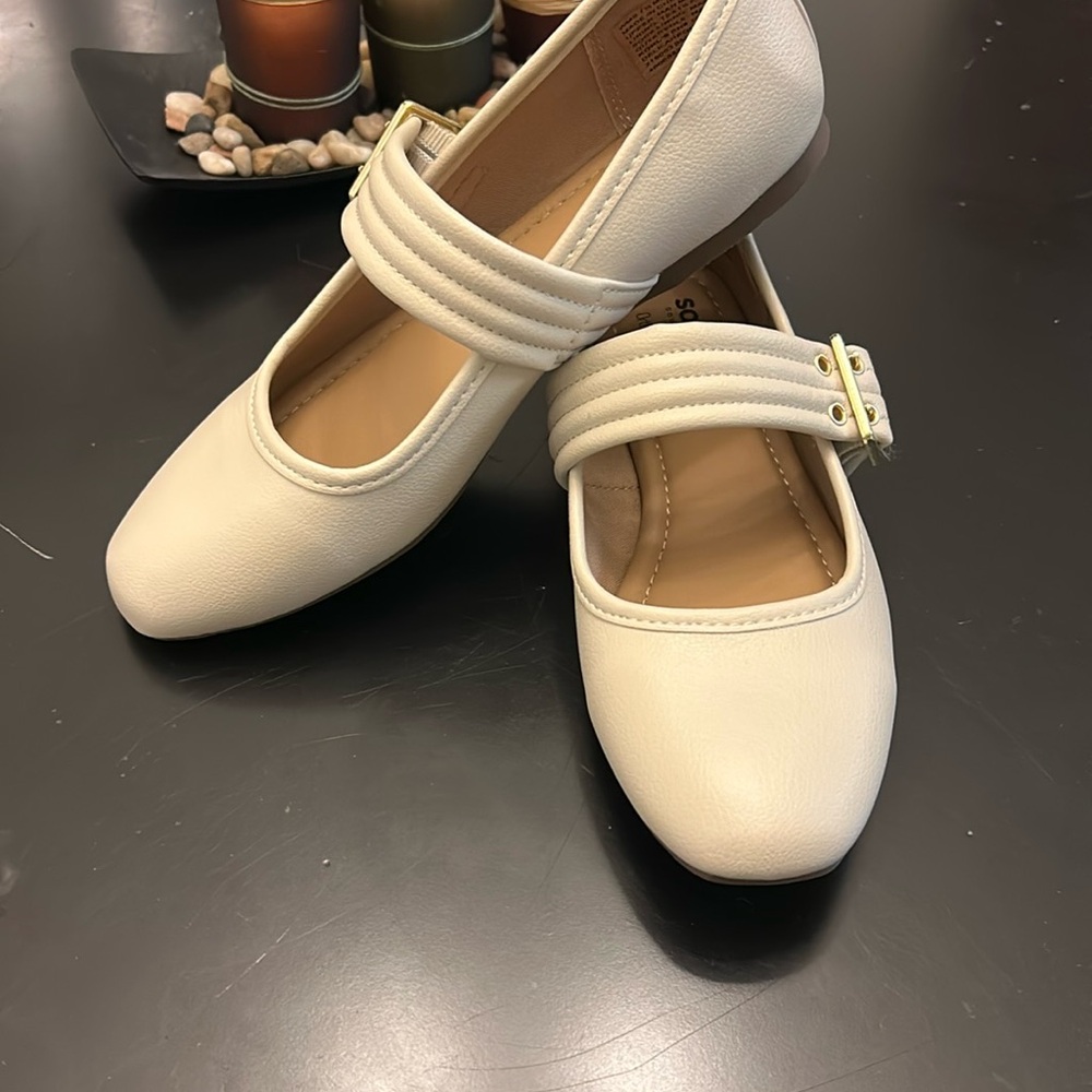 Sonoma Cream Flats with Strap
